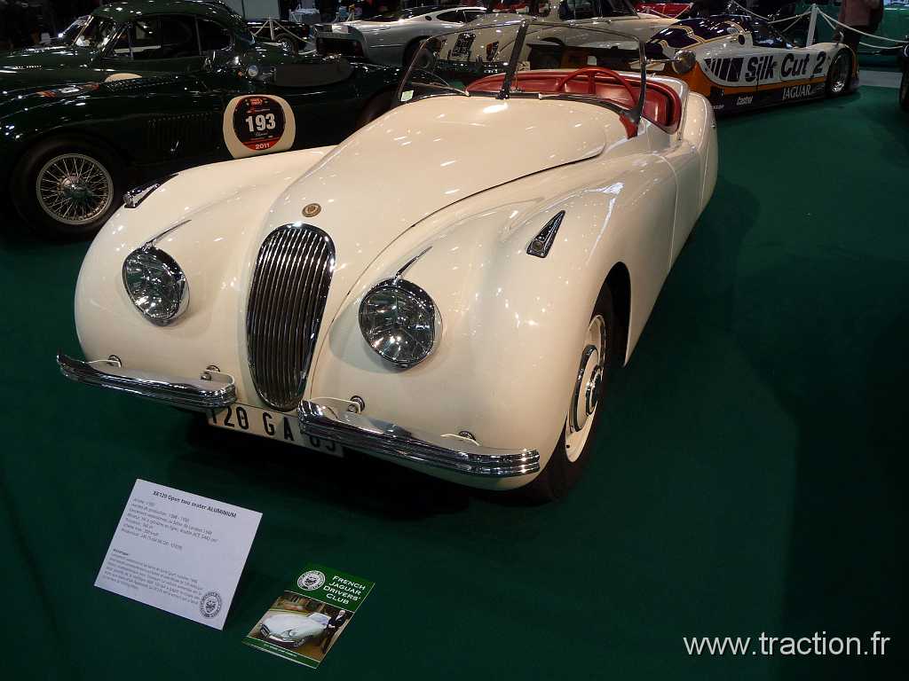 2011_epoquauto (156).jpg - 05/11/2011 - 69000 LYON - EPOQU'AUTO - 33ème Salon International Autos & Motos Anciennes - JAGUAR - XK120 Open two seater Aluminium